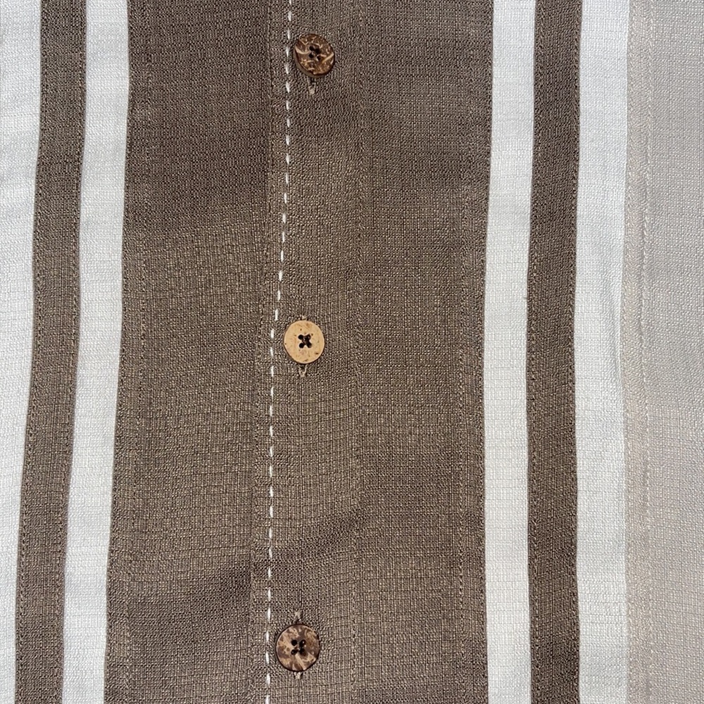 VACATION BUTTON DOWN! - Picture 2 of 5